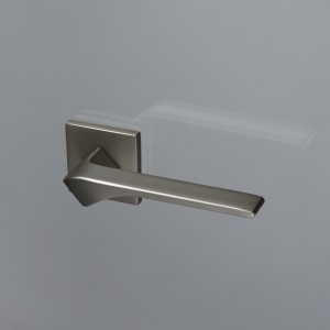 Дверная ручка на розетке Extreza AURA-R15-F20 (AURA 134) матовый никель