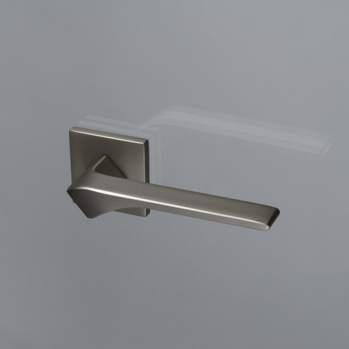 Дверная ручка на розетке Extreza AURA-R15-F20 (AURA 134) матовый никель