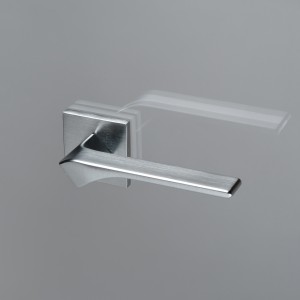 Дверная ручка на розетке Extreza AURA-R15-F05 (AURA 134) матовый хром