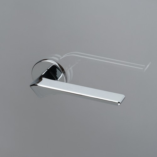 Дверная ручка на розетке Extreza AURA-R16-F04 (AURA 134) полированный хром