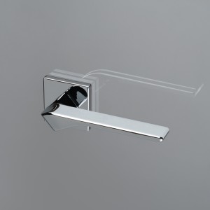 Дверная ручка на розетке Extreza AURA-R15-F04 (AURA 134) полированный хром