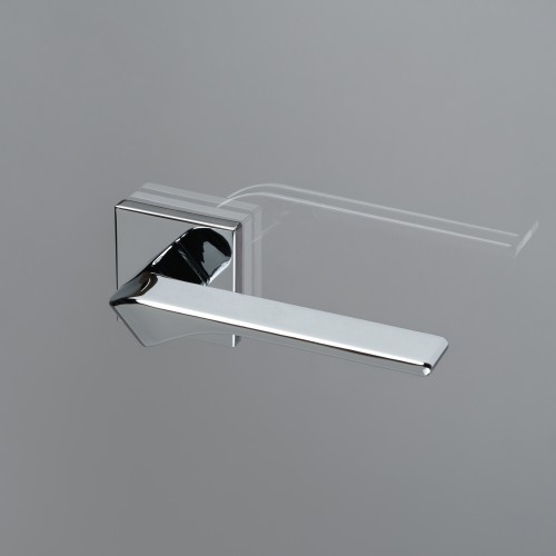 Дверная ручка на розетке Extreza AURA-R15-F04 (AURA 134) полированный хром