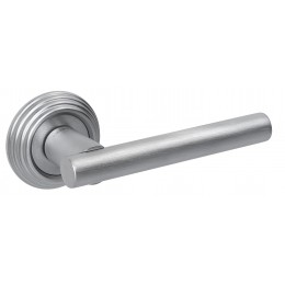 Дверная ручка Extreza CLASSIC "PIVOT" 132 на круглом основании R05 матовый хром F05