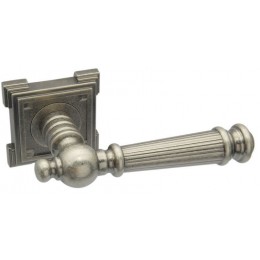 Дверная ручка на квадратной розетке ADDEN BAU Castello VQ212 Aged silver состаренное серебро