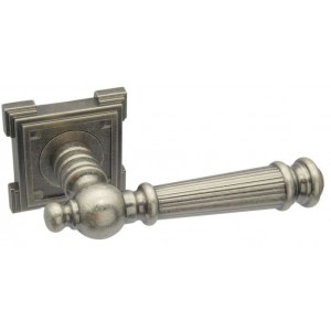 Дверная ручка на квадратной розетке ADDEN BAU Castello VQ212 Aged silver состаренное серебро