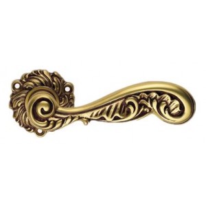 Дверная ручка LINEA CALI на фигурной розетке 