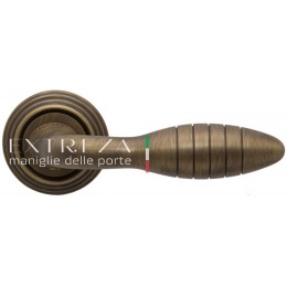 Дверная ручка Extreza "MIREL" (Мирел) 316 на розетке R05 матовая бронза F03