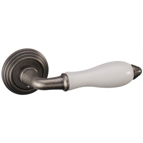Дверная ручка на круглой розетке ADDEN BAU PORCELLANA V214 Aged silver cостаренное серебро