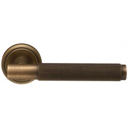 Дверная ручка Extreza Classic "TUBA" 126 круглая розетка R01 матовая бронза F03
